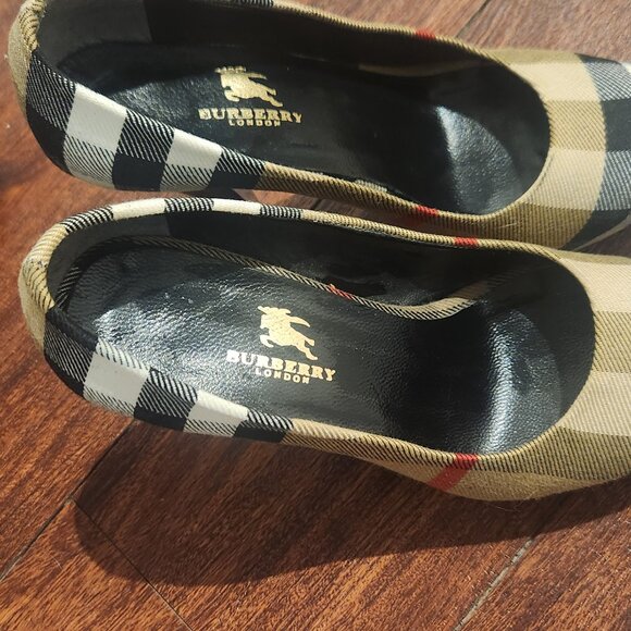 Burberry ventage heels original $1,500 - Picture 2 of 4